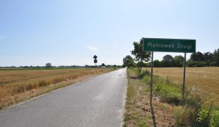 Droga w Ciechankach Krzesimowskich i Piotrówku Drugim przed remontem