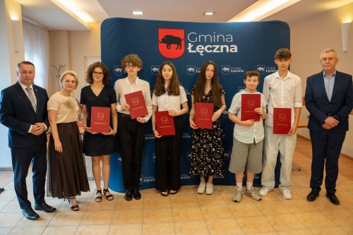 Nagrody Burmistrza Łęcznej dla najzdolniejszych uczniów przyznane