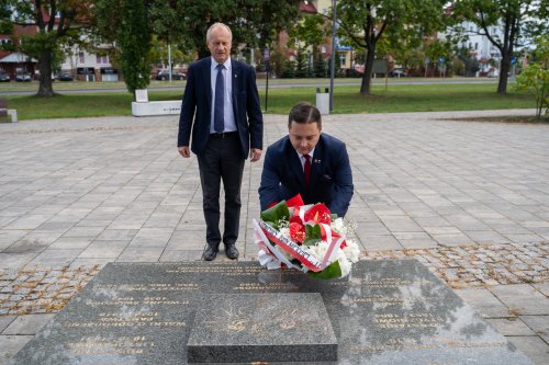 Władze Łęcznej oddały hołd w 87. rocznicę wybuchu II wojny światowej